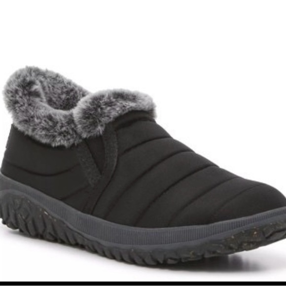Minnetonka Timpson Tulsa Slip-On, Black Size 6 NWT - Picture 1 of 7
